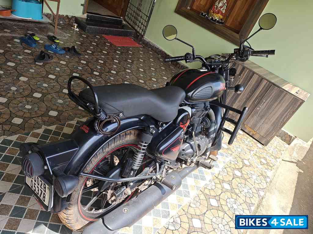 Stealth Black Royal Enfield Classic Stealth Black