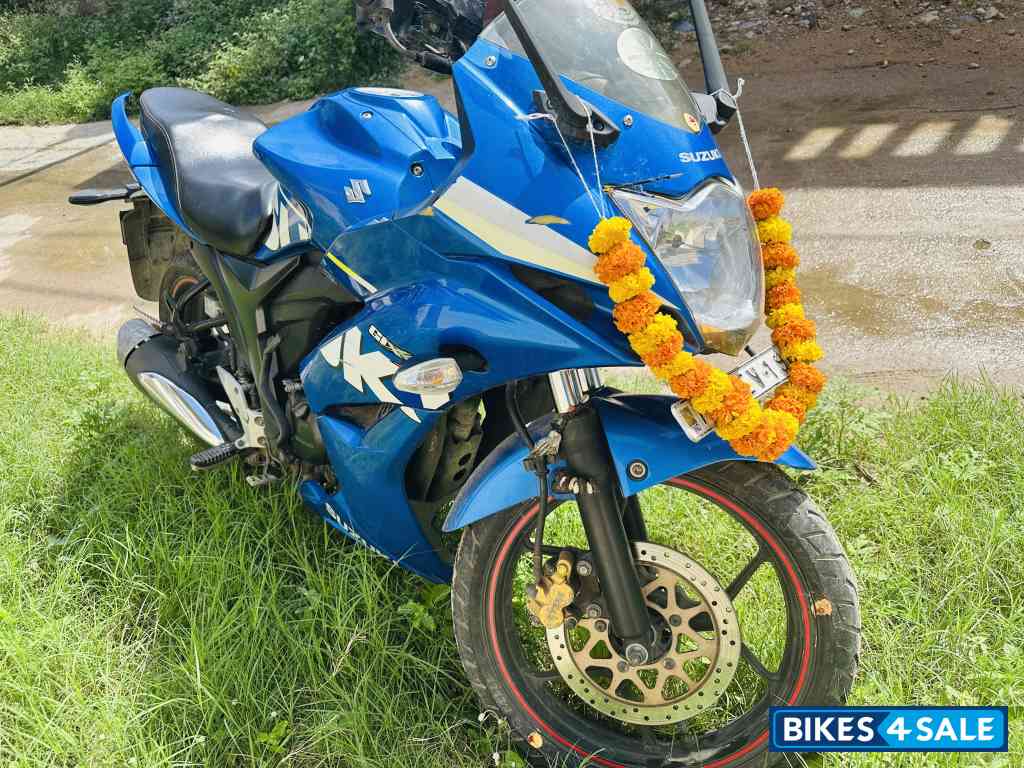 Blue Motogp Suzuki Gixxer SF