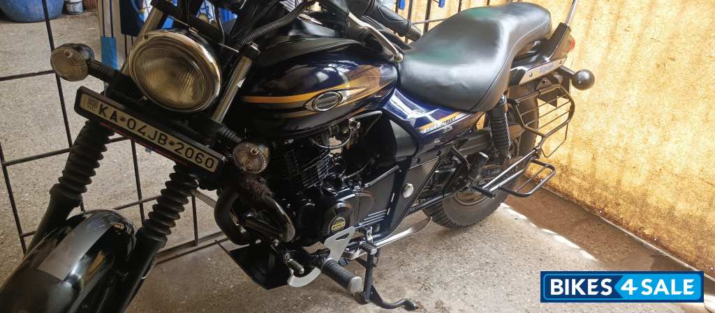 Pearl Blue Bajaj Avenger Street 150