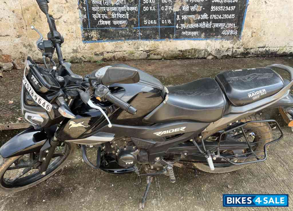 TVS Raider Split Seat