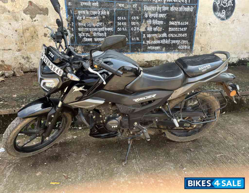 TVS Raider Split Seat