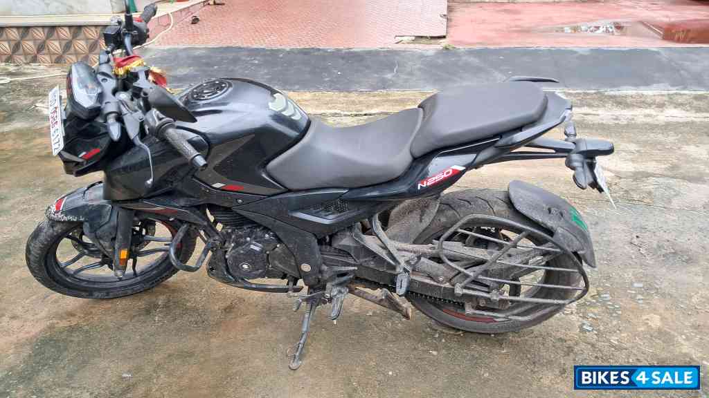 Bajaj Pulsar N250 Dual Channel ABS