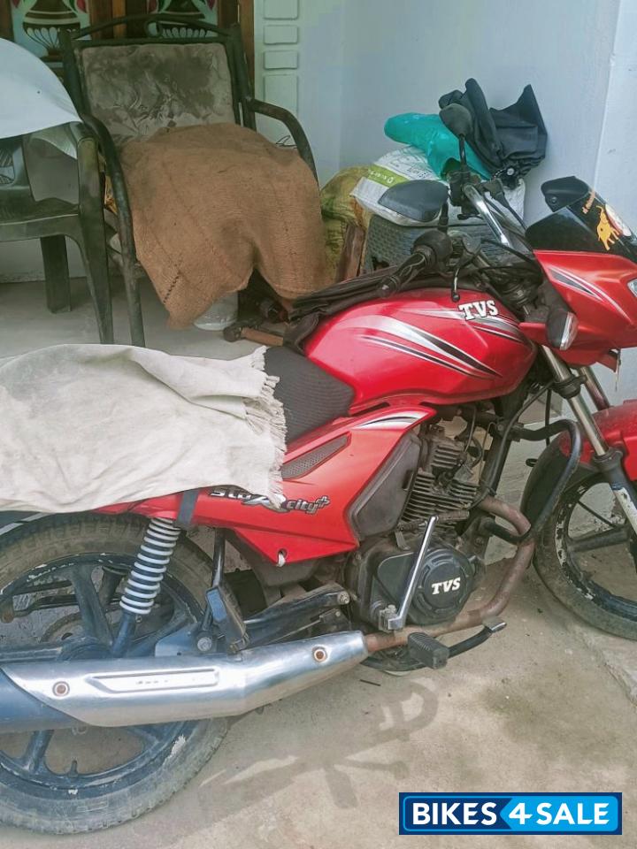 Red TVS Star City Plus