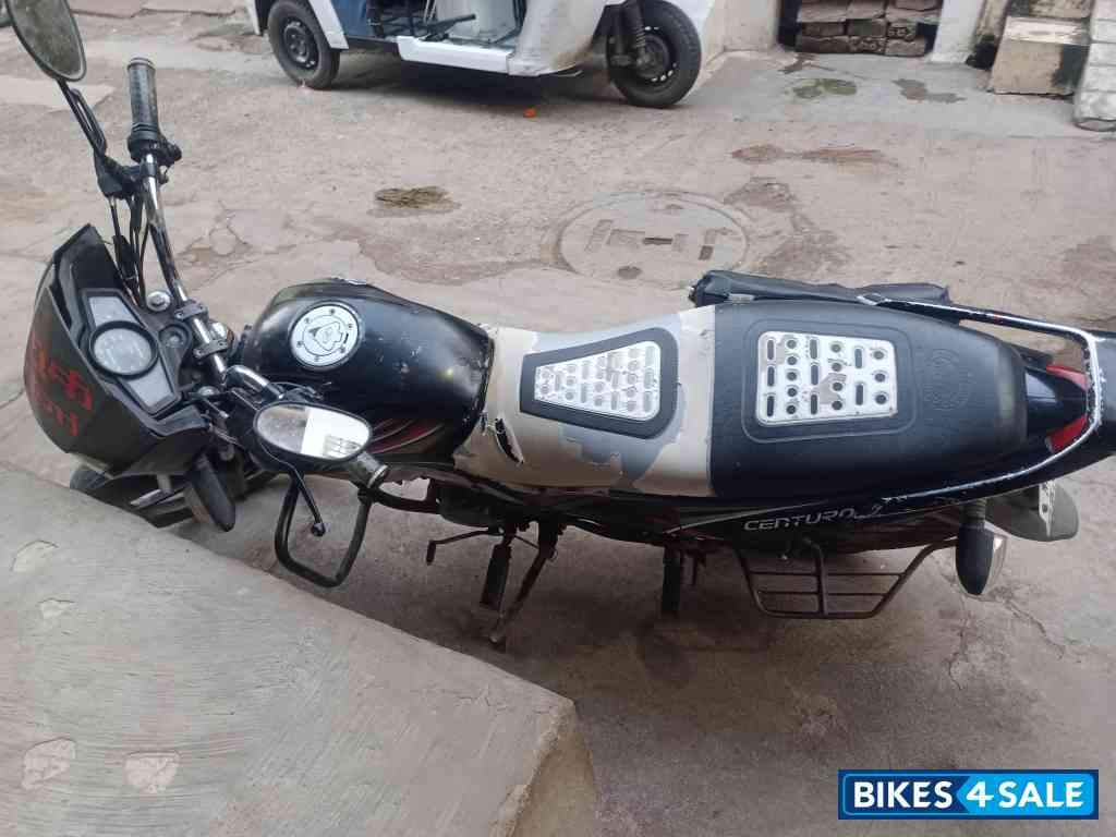 Black Mahindra Centuro