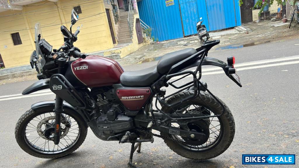 Maroon Yezdi Adventure Single Headlight Maroon Yezdi Adventure Single Headlight