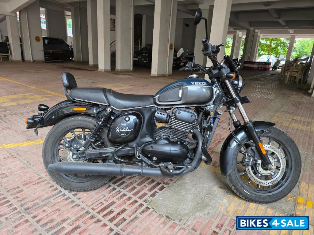 Forest Green Yezdi Roadster Dual Tone