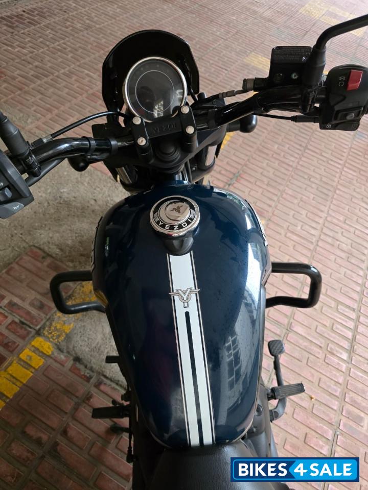 Forest Green Yezdi Roadster Dual Tone