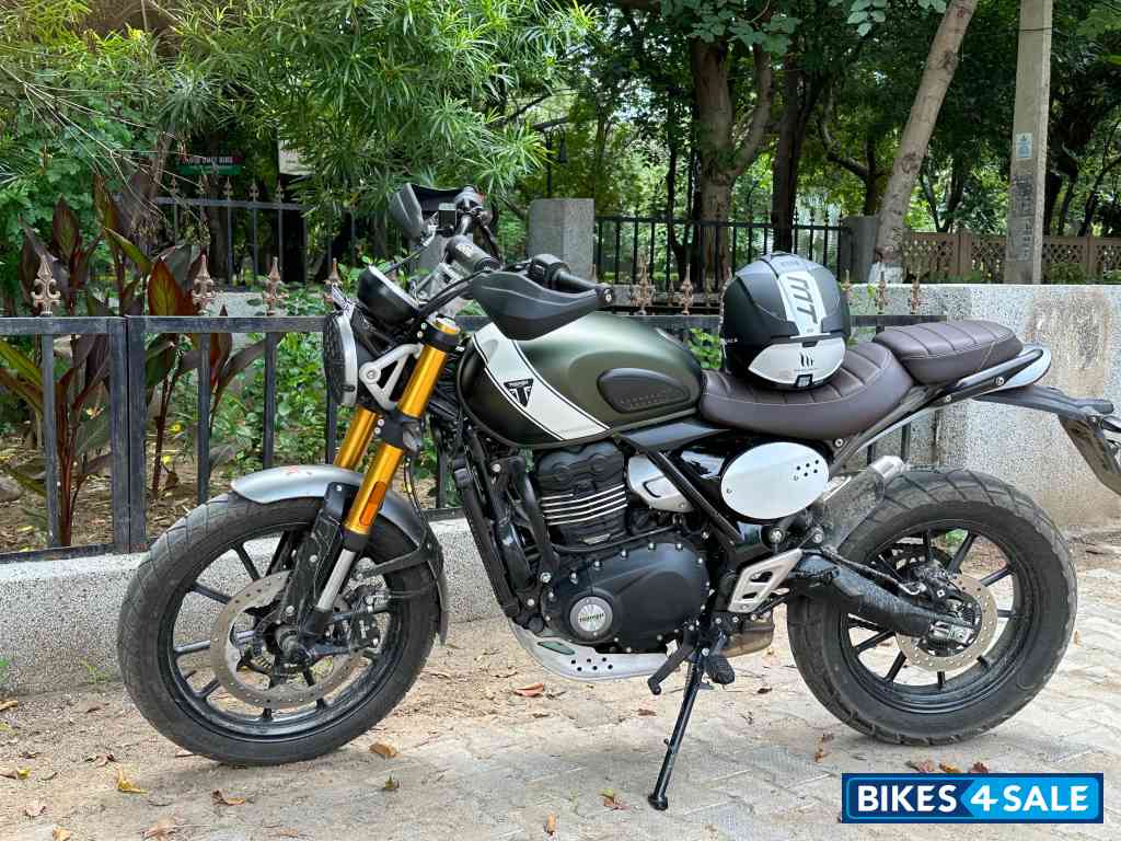 Green Triumph Scrambler 400 X