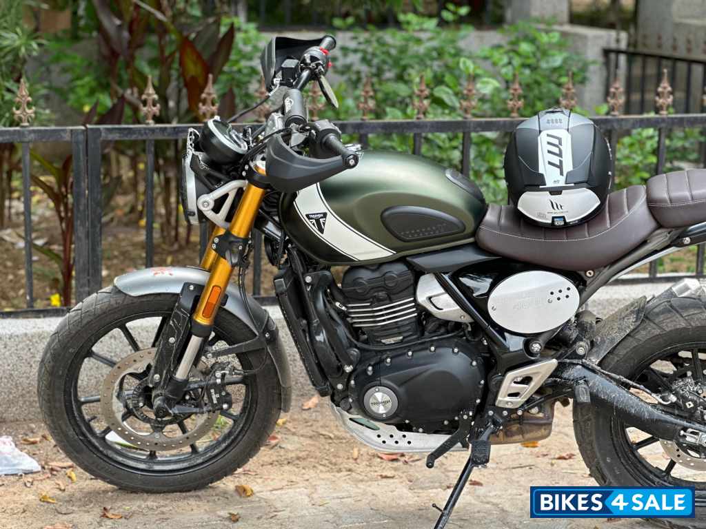Green Triumph Scrambler 400 X