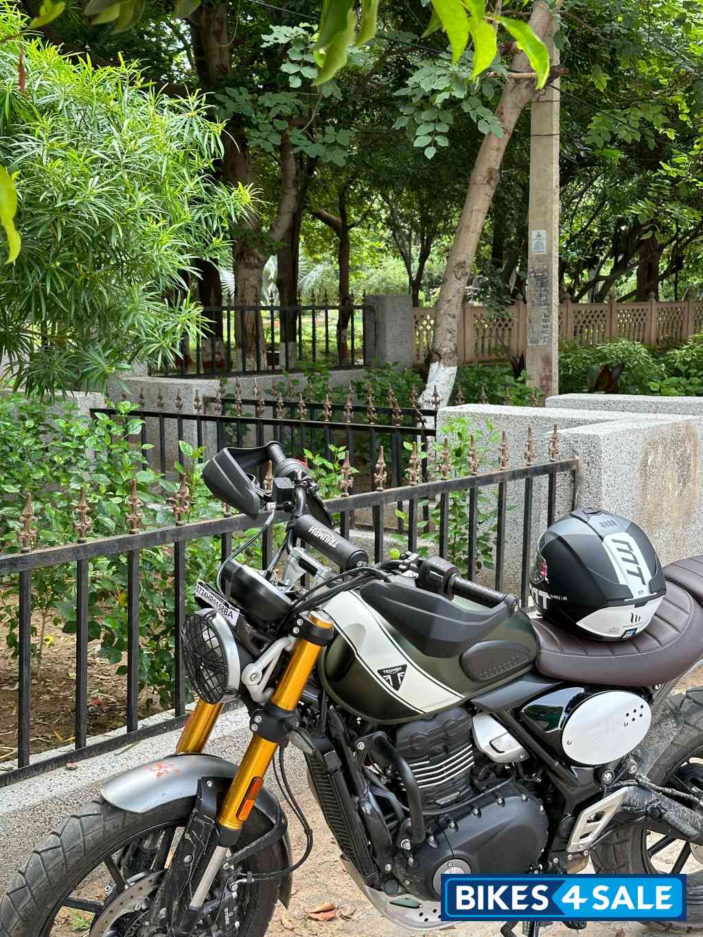 Green Triumph Scrambler 400 X