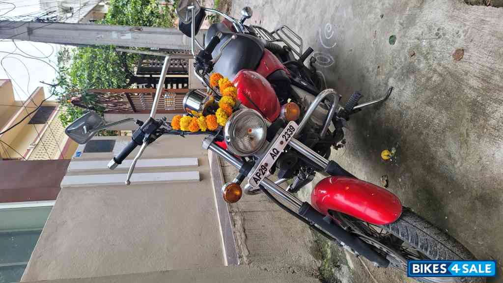 Wine Red Bajaj Avenger 220 DTS-i Wine Red Bajaj Avenger 220 DTS-i