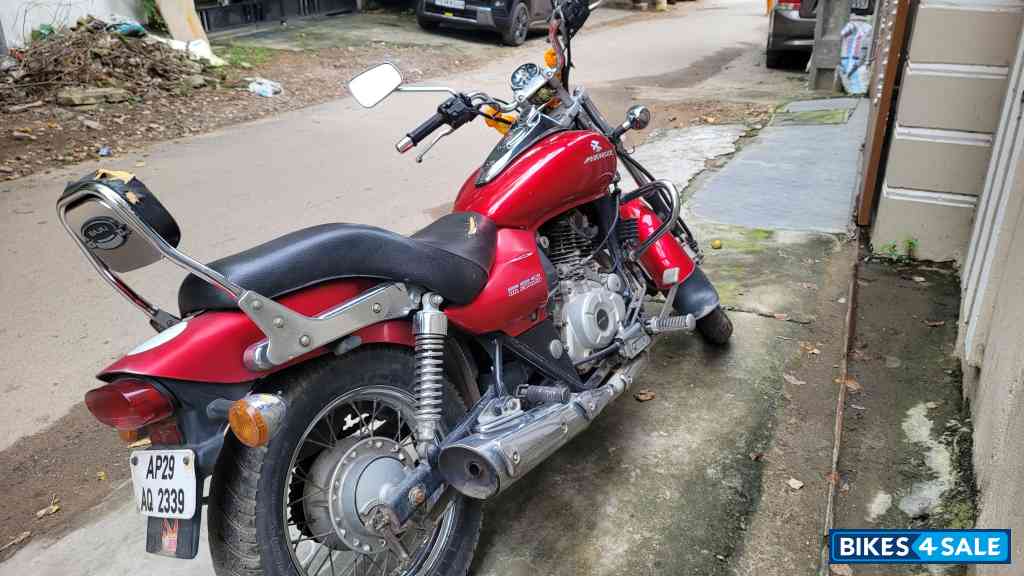 Wine Red Bajaj Avenger 220 DTS-i Wine Red Bajaj Avenger 220 DTS-i