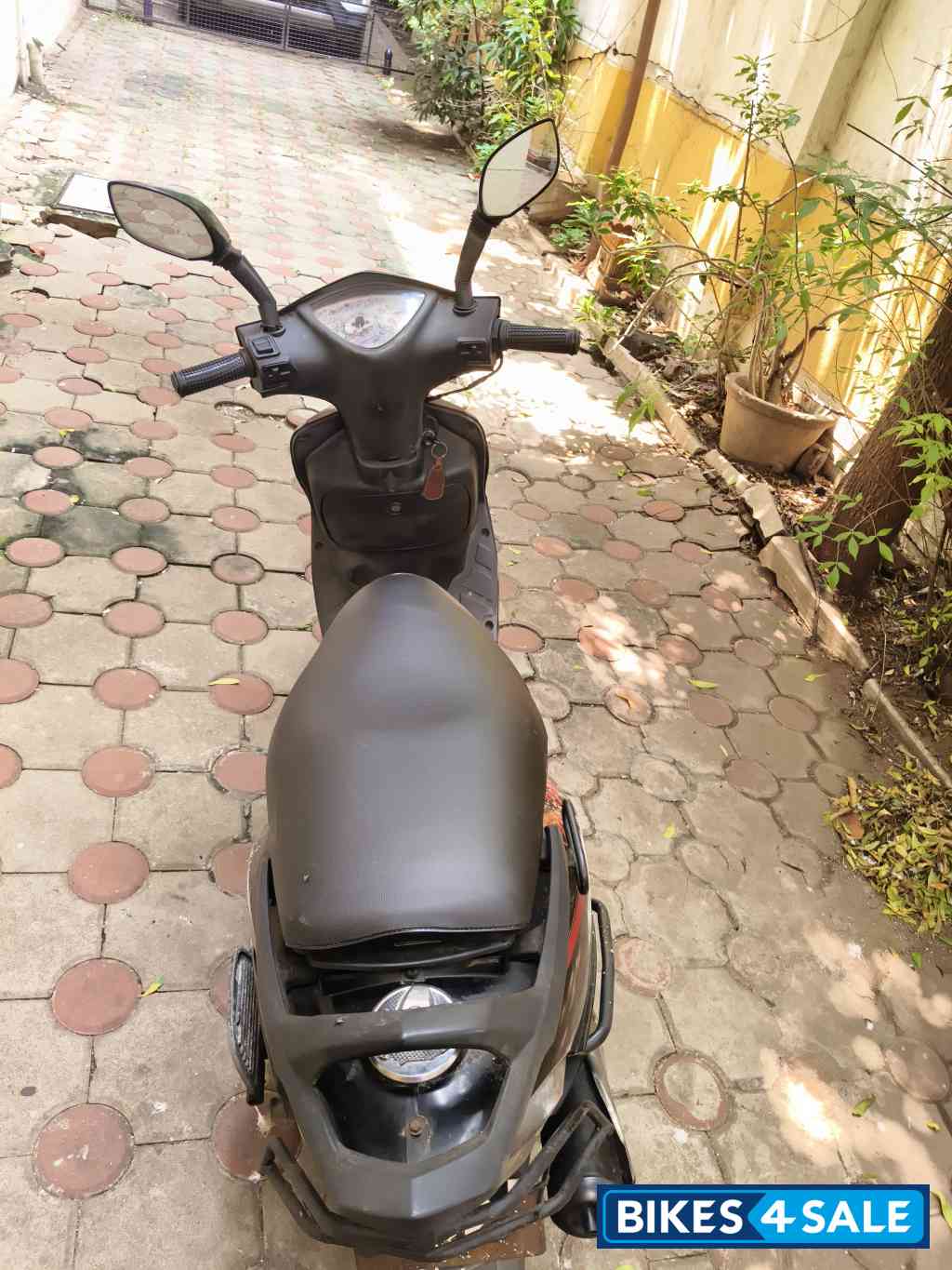 Black Red Dual Tone TVS Scooty Streak