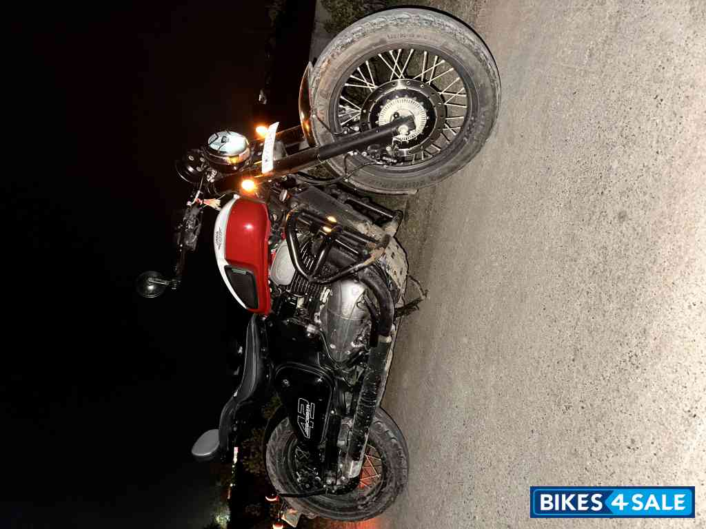 Jawa 42 Bobber Red Sheen