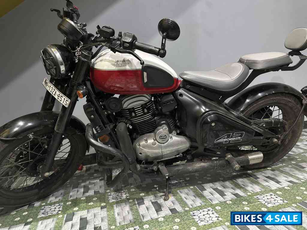 Jawa 42 Bobber Red Sheen