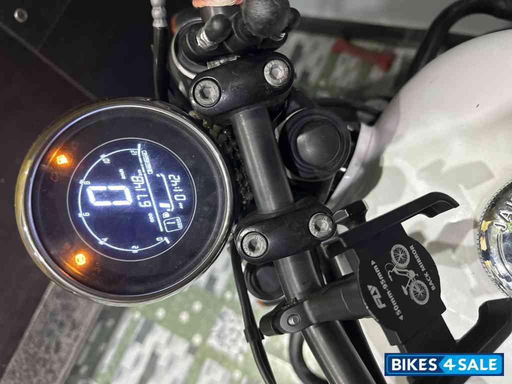 Jawa 42 Bobber Red Sheen