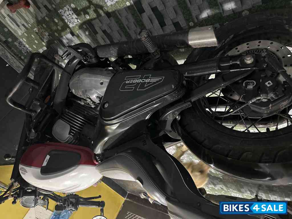 Jawa 42 Bobber Red Sheen