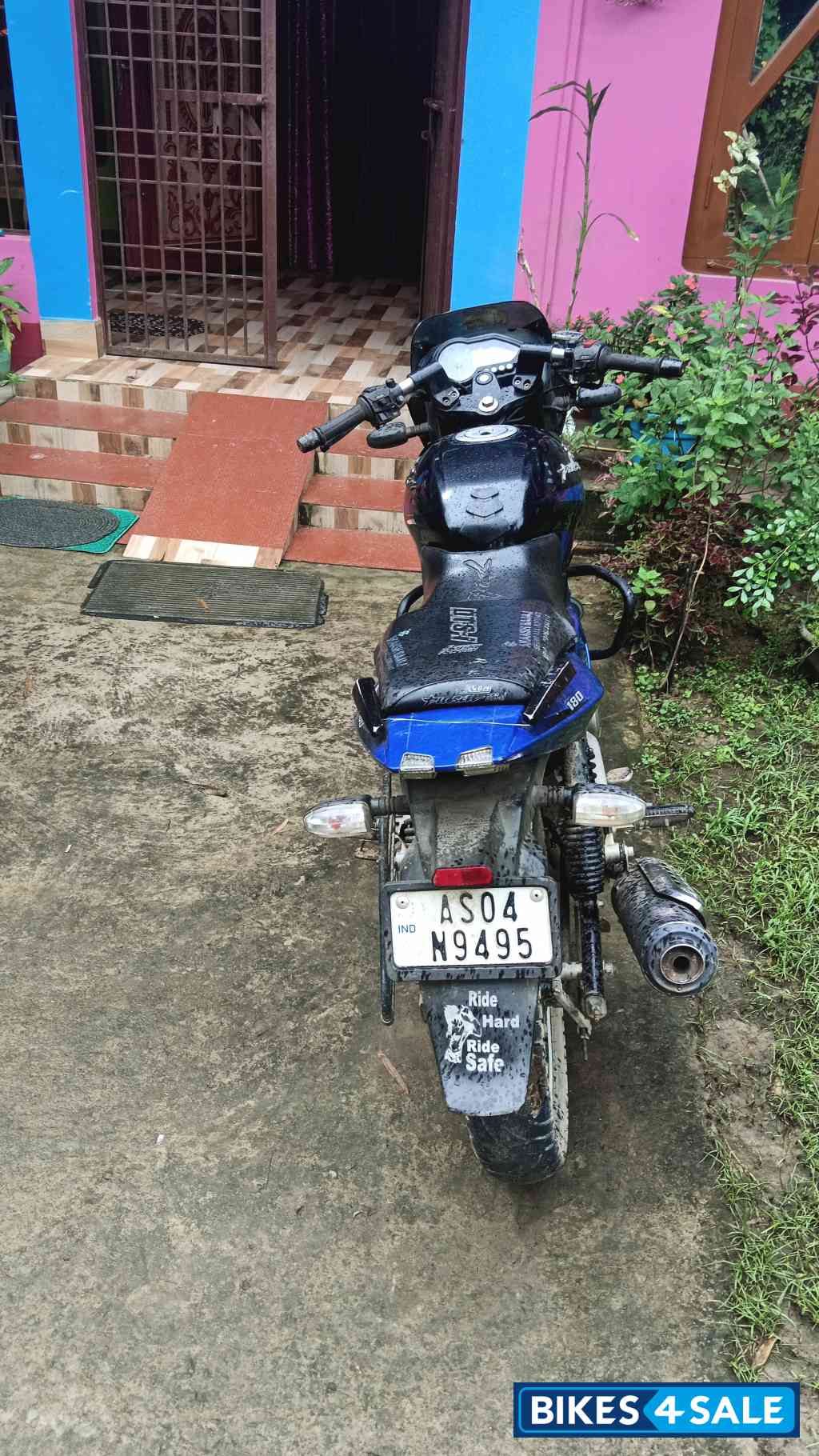 Blue Bajaj Pulsar 180
