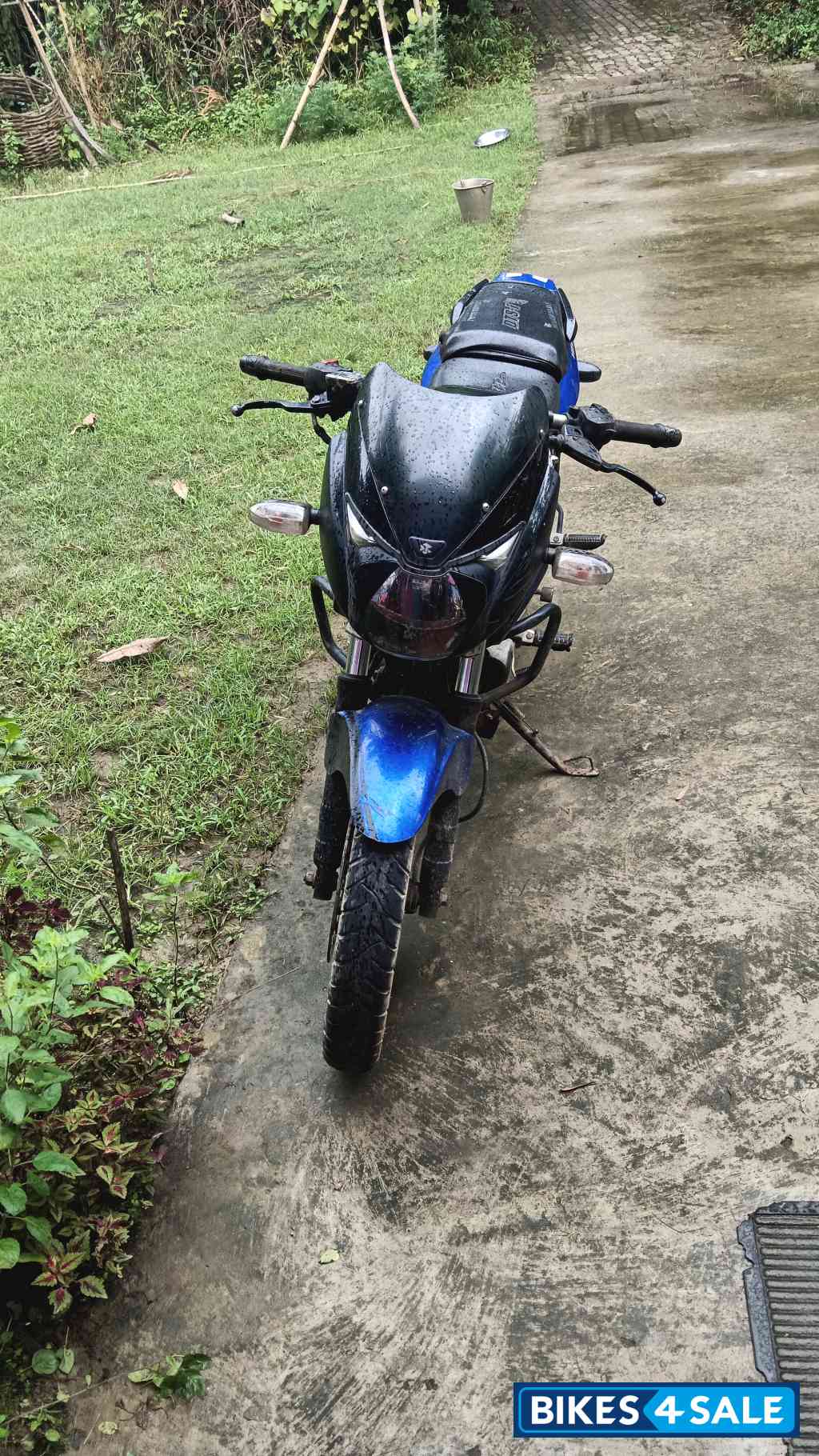 Blue Bajaj Pulsar 180