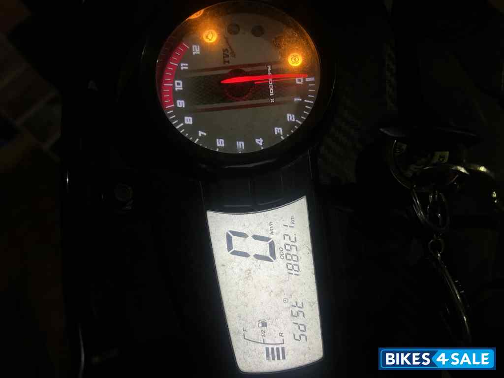 White TVS Apache RTR 180 BS6 White TVS Apache RTR 180 BS6