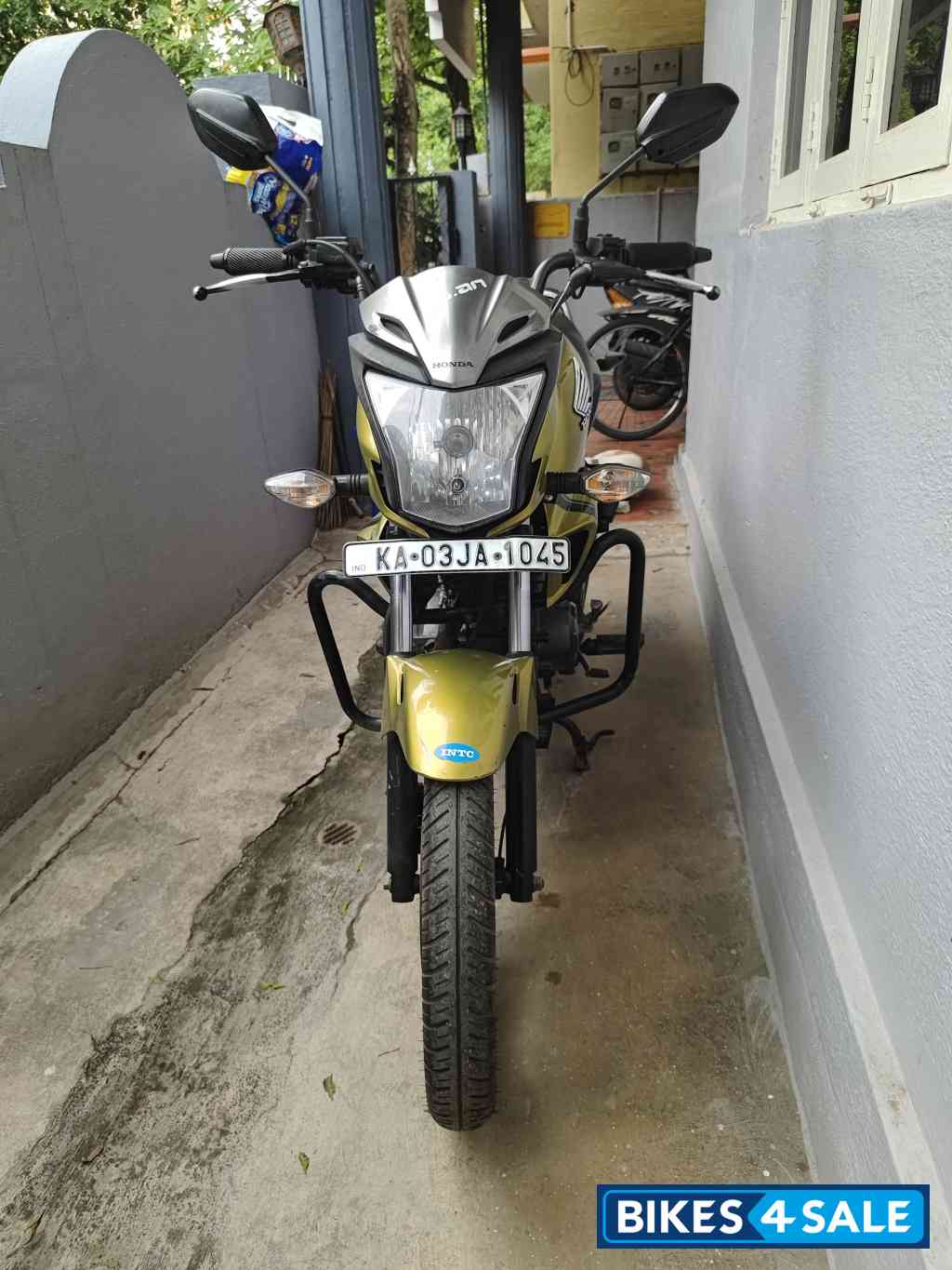 Metalic Green Honda CB Trigger Metalic Green Honda CB Trigger