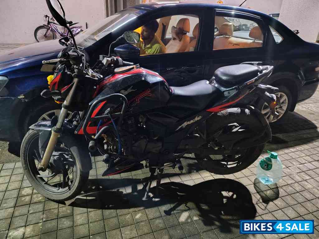 Black TVS Apache RTR 200 4V