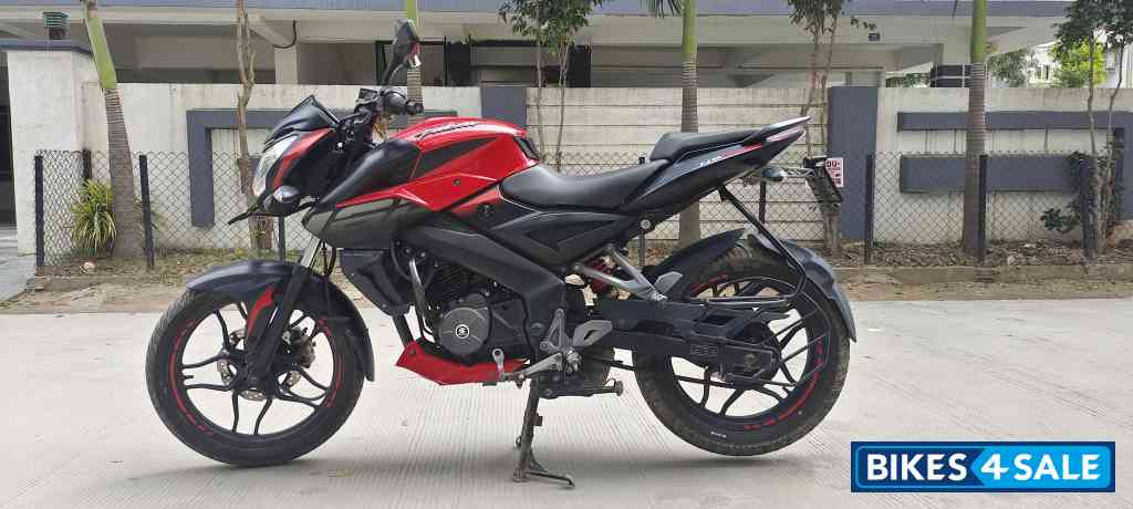 Red Bajaj Pulsar NS 160
