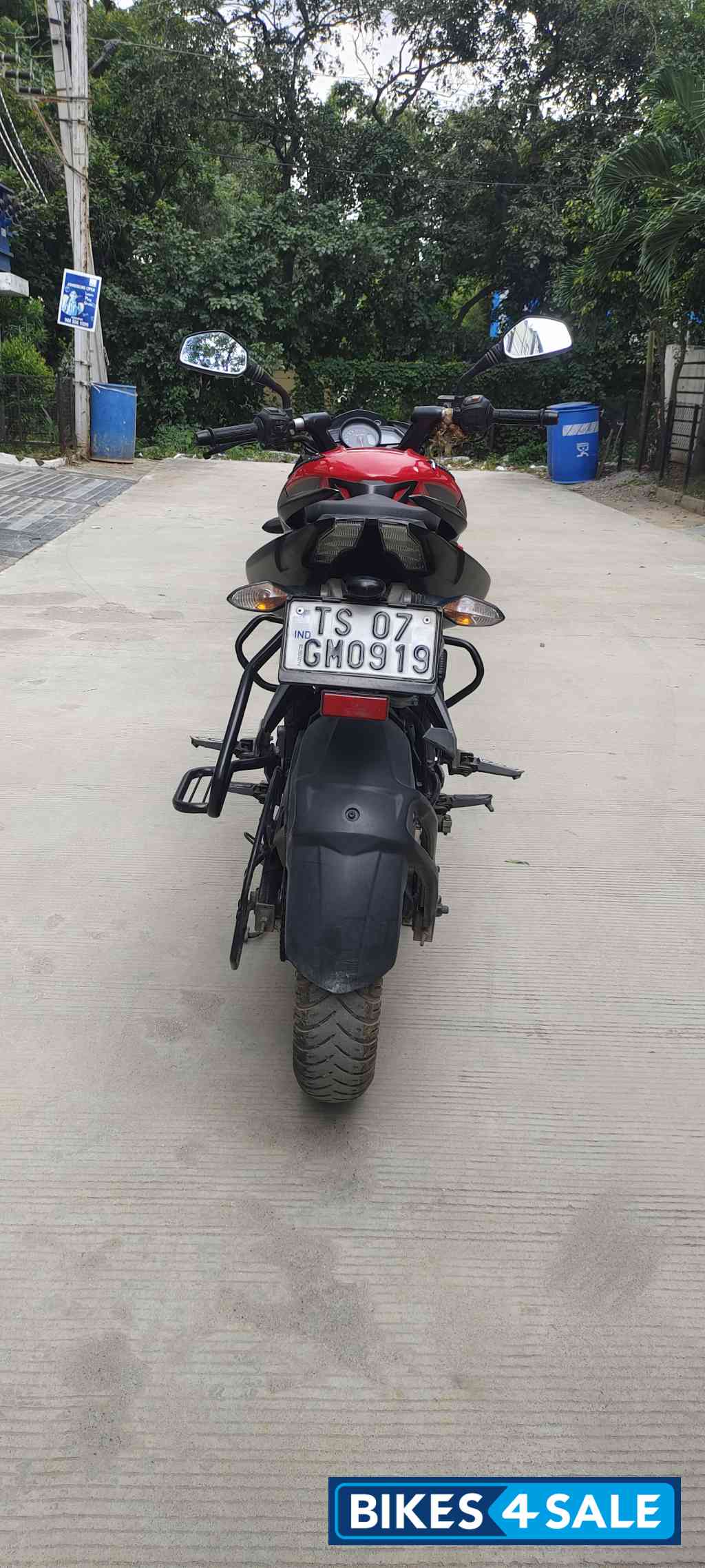 Red Bajaj Pulsar NS 160