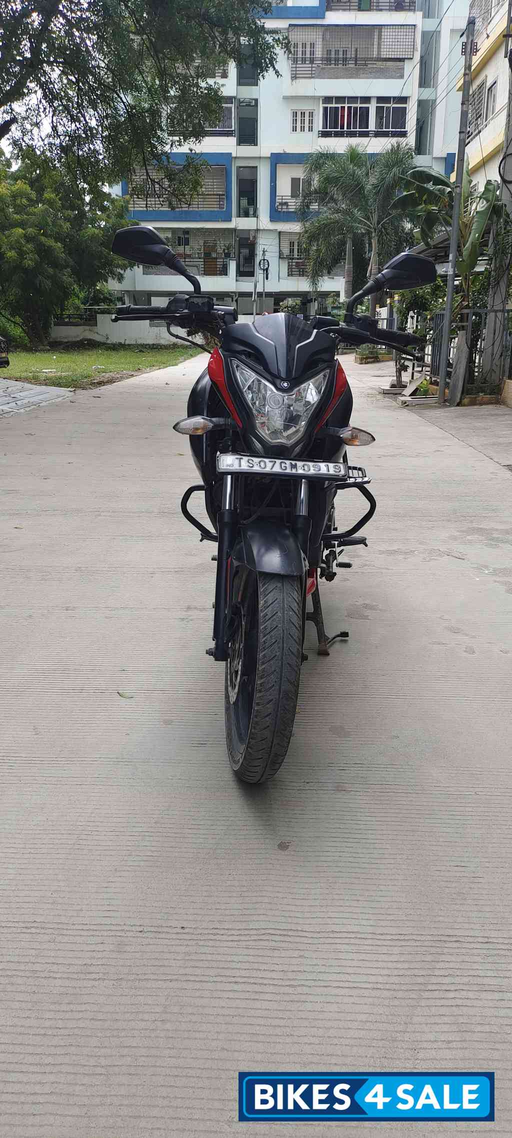 Red Bajaj Pulsar NS 160