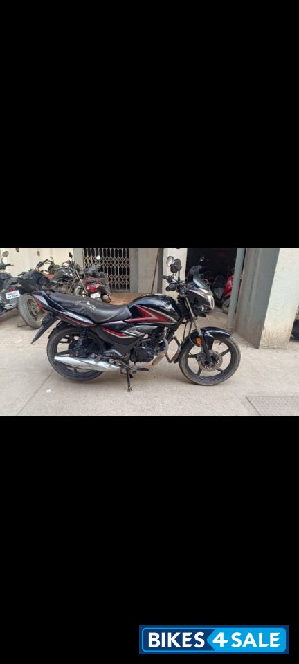 Black Honda Shine 125