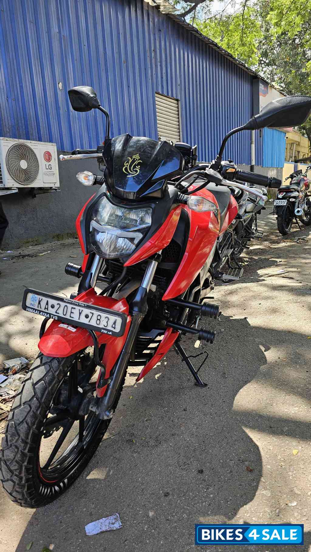 Red TVS Apache RTR 160 4V BS6