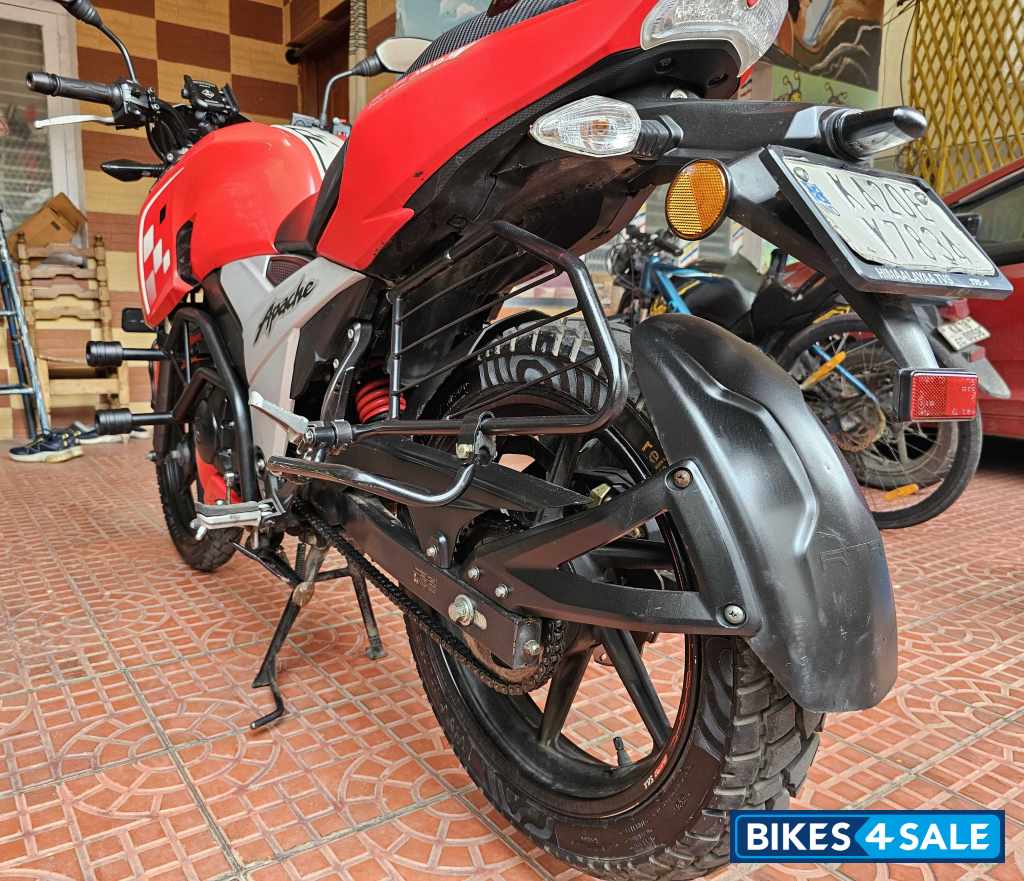 Red TVS Apache RTR 160 4V BS6