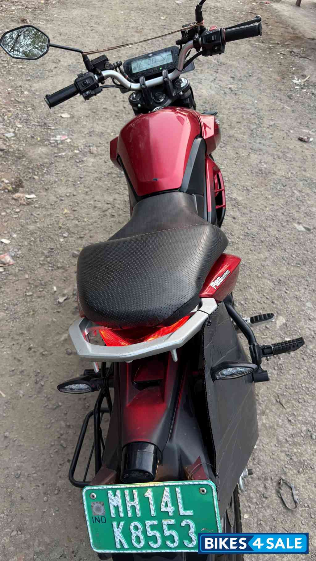 Red Black Revolt RV 400