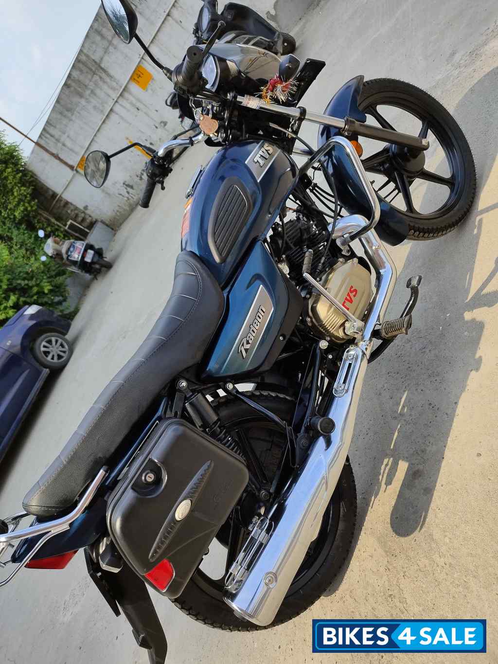 TVS Radeon Dual Tone Edition