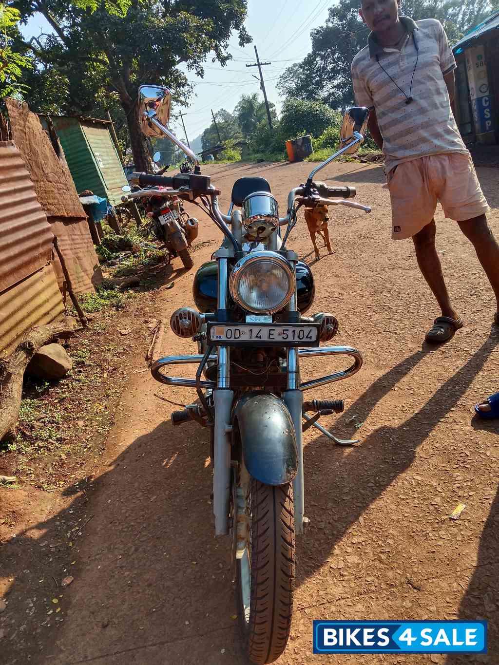 Black Bajaj Avenger Cruise 220