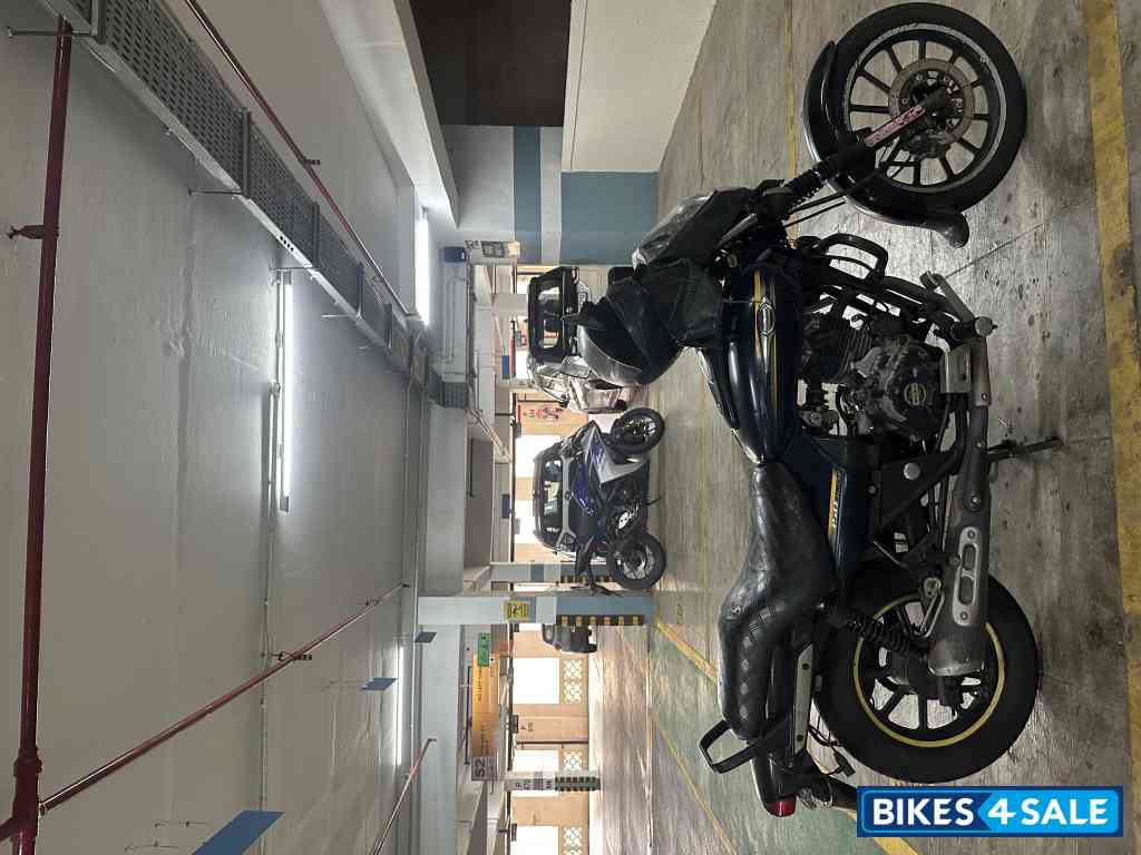 Blue Bajaj Avenger Street 150