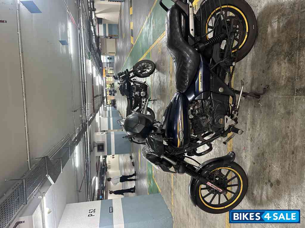 Blue Bajaj Avenger Street 150