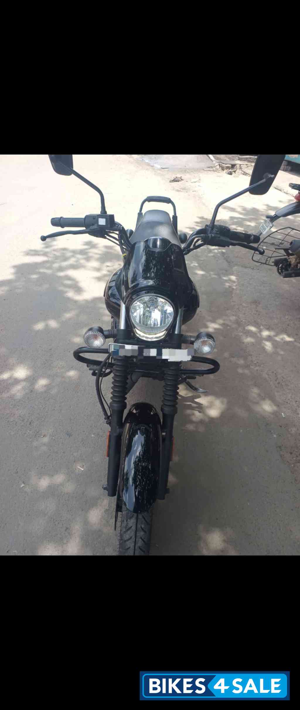 Black Bajaj Avenger Street 220 BS6