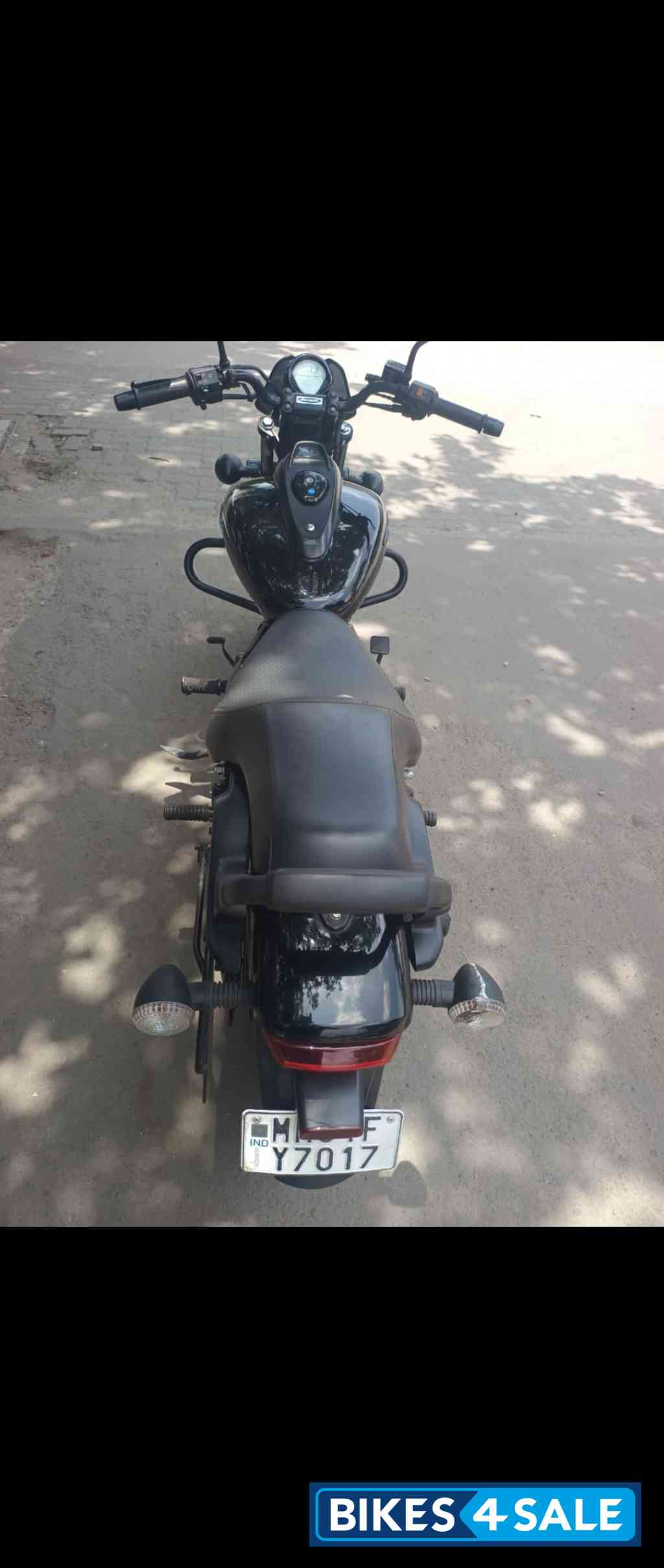 Black Bajaj Avenger Street 220 BS6