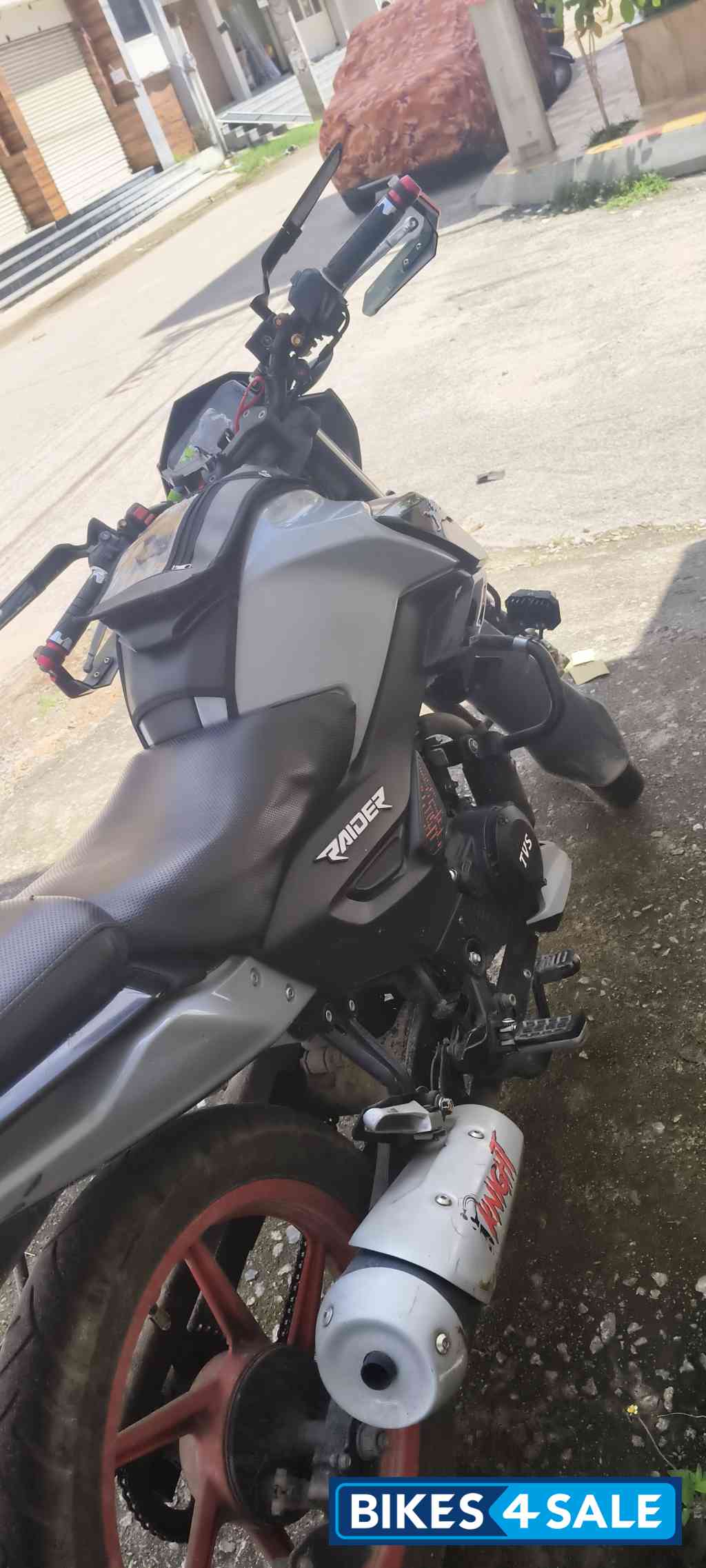 Gery TVS Raider iGO Gery TVS Raider iGO