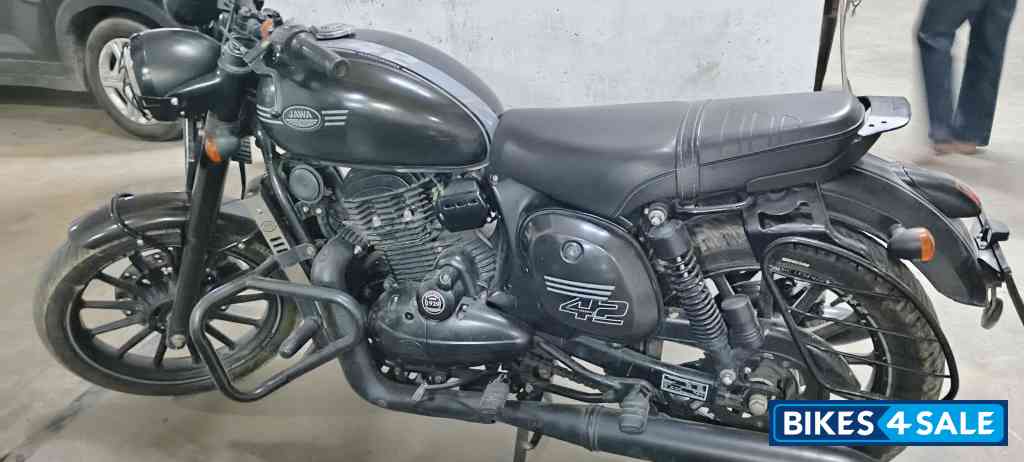 Jawa 42 Dual Channel ABS AllStar Black