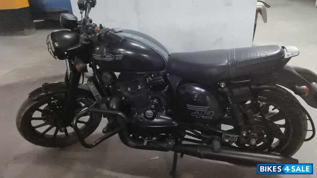 Jawa 42 Dual Channel ABS AllStar Black