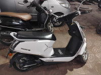 White BGauss B8 Lithium Ion