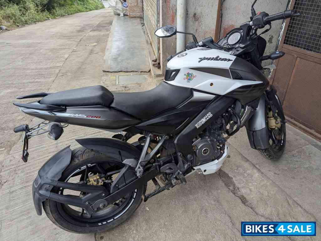 Bajaj Pulsar 200 NS