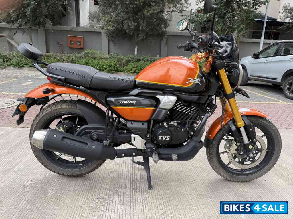 Dawn Orange TVS Ronin TD Special Edition Dawn Orange TVS Ronin TD Special Edition