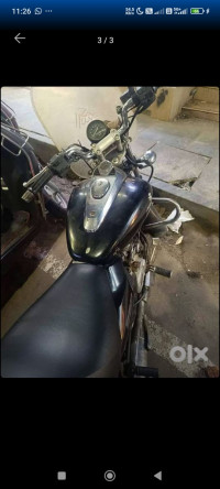 Black Bajaj Avenger Cruise 220