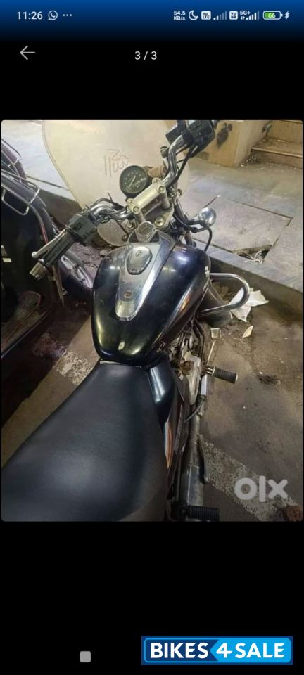 Black Bajaj Avenger Cruise 220