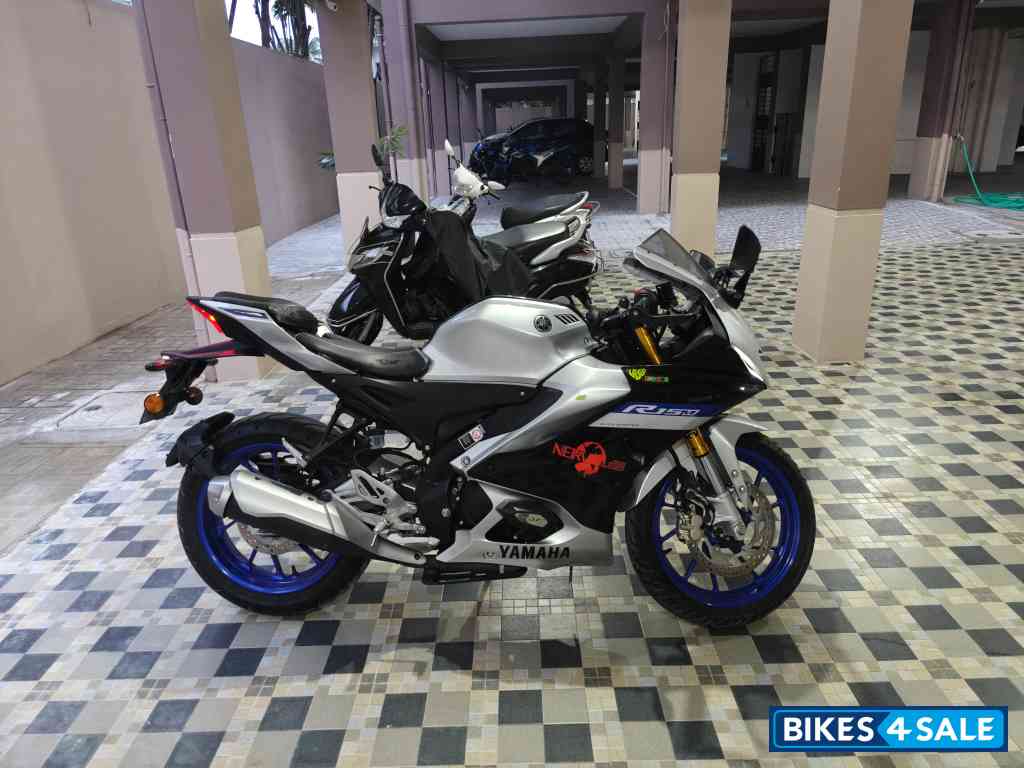Metallic Grey Yamaha R15M