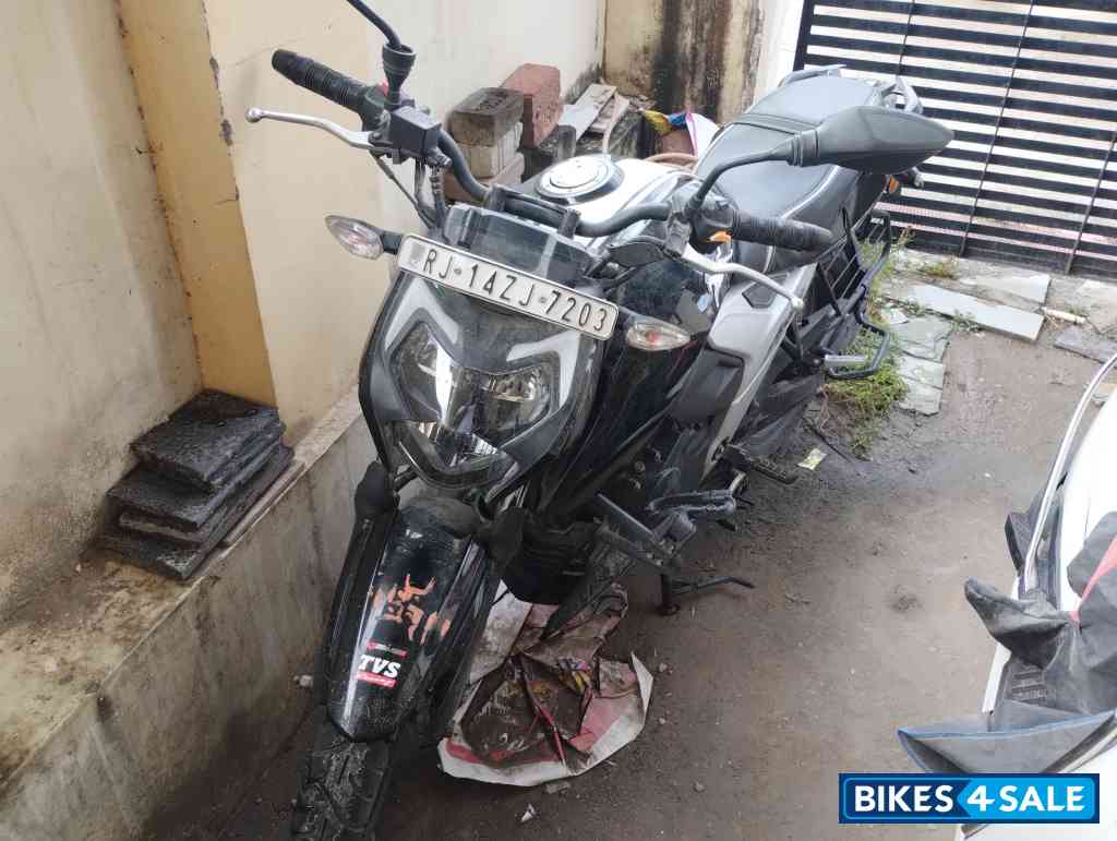 TVS Apache RTR 160 4V