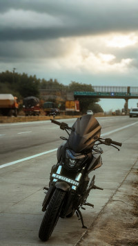 Black Bajaj Dominar 400
